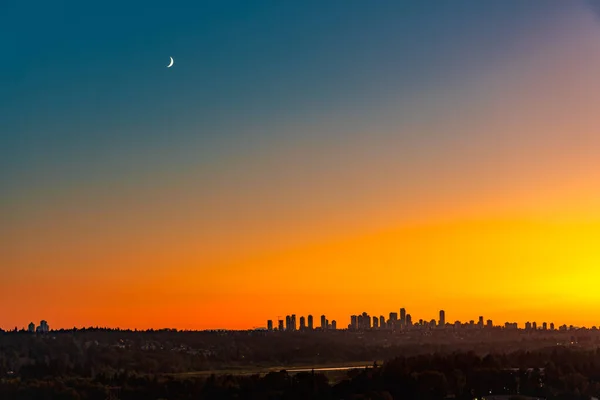 Metrotown District Moon Sunset Sky Background — Stockfoto