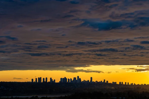 Silouette Urban Cityscape Pada Latar Belakang Matahari Terbenam Langit — Stok Foto