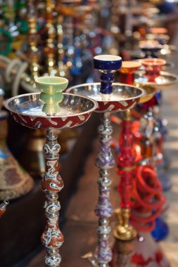 Hediyelik eşya dükkanındaki nargile