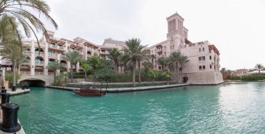 büyük otel kompleksi, Venedik ruhu içinde