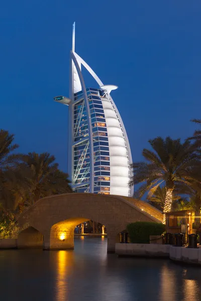 Het grand zeil vormige burj al arab hotel — Stockfoto