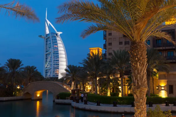 Het grand zeil vormige burj al arab hotel — Stockfoto