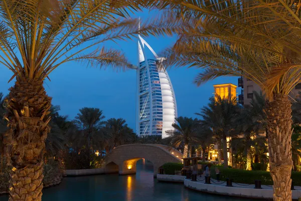 Het grand zeil vormige burj al arab hotel — Stockfoto