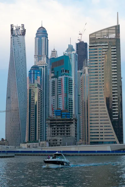 DUBAI, UAE : Modern buildings in Dubai Marina, Dubai, UAE — Stock Photo, Image