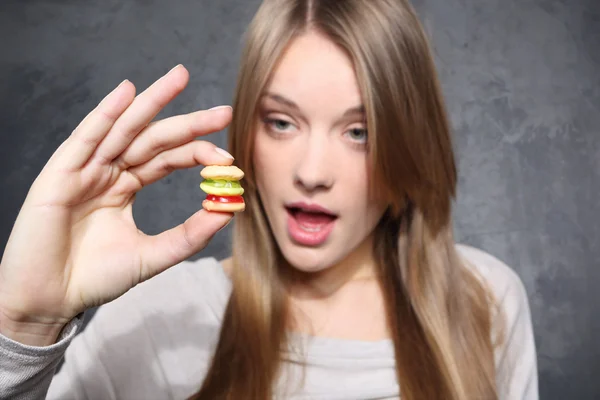 Meisje met cookies — Stockfoto