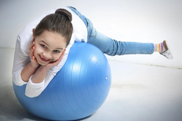 Little girl posing with a ball — Stock Photo, Image