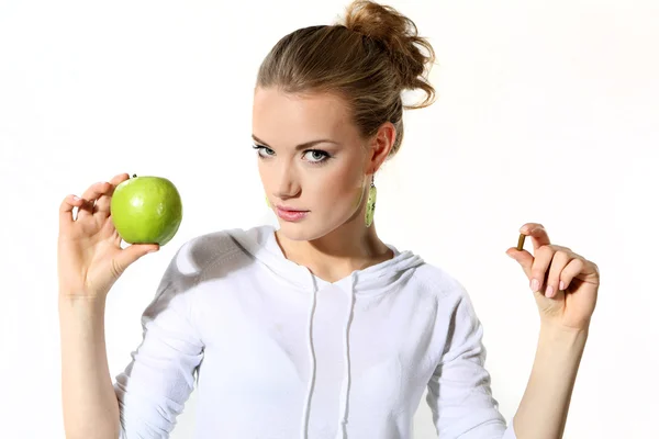 Flicka med ett grönt äpple på vit bakgrund — Stockfoto