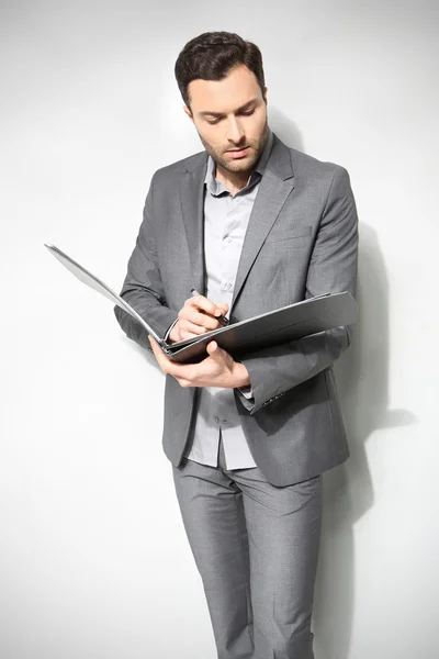 Retrato de un hombre de negocios guapo —  Fotos de Stock