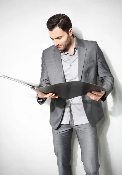 Retrato de un hombre de negocios guapo —  Fotos de Stock