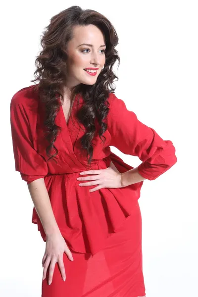 Vacker flicka i en röd klänning — Stockfoto