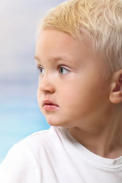 Beautiful little boy on the beach — Stock Photo, Image