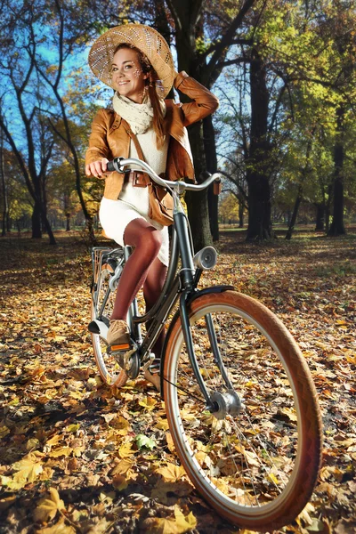 Queda viagem de bicicleta — Fotografia de Stock