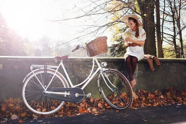 Chica romántica de otoño — Foto de Stock