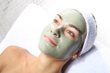 Bitkisel yeşil maske