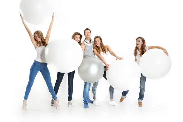 Glada team av ungdomar med vita bollar — Stockfoto