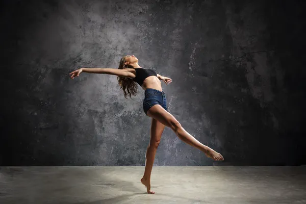 優美なダンサー — ストック写真