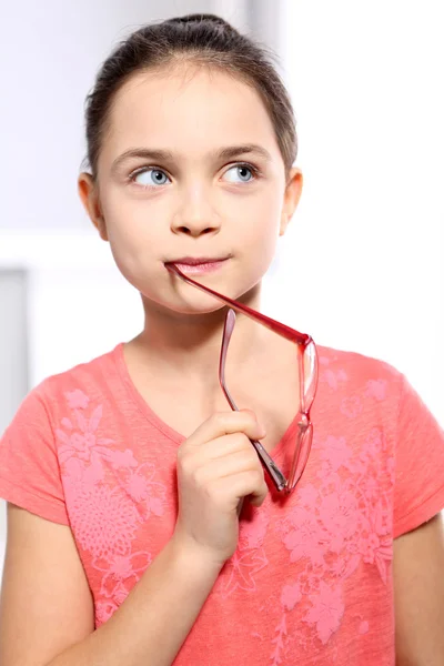 Mädchen mit Brille — Stockfoto