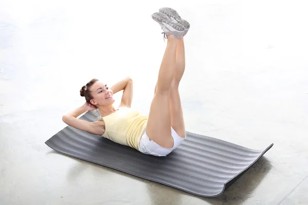 Pilates en la alfombra — Foto de Stock