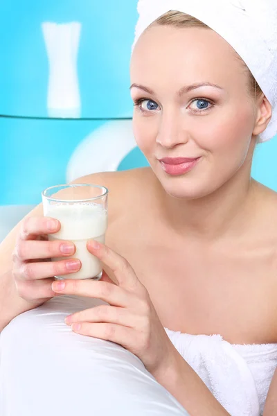 Glass of milk on a good night's sleep — Stock Photo, Image