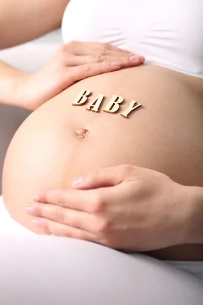 Vientre de la mujer embarazada — Foto de Stock