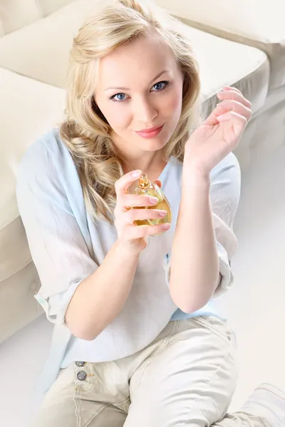 Sensual perfume - woman test perfume on her wrist . — Stock Photo, Image