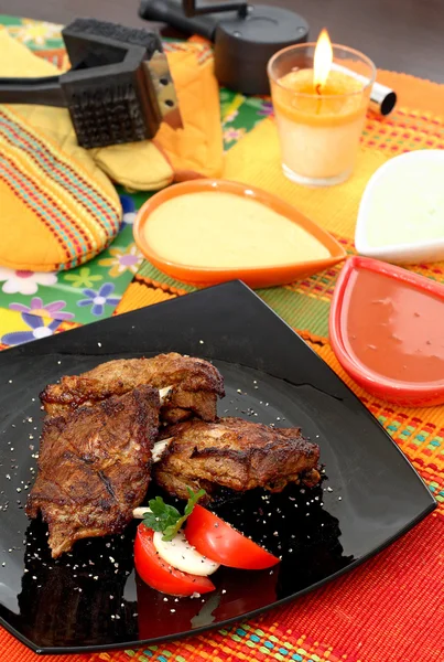 Grilled beef with tomatoes and mozzarella — Stock Photo, Image