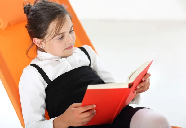 Reading Classroom - girl reading a book — Stock Photo, Image