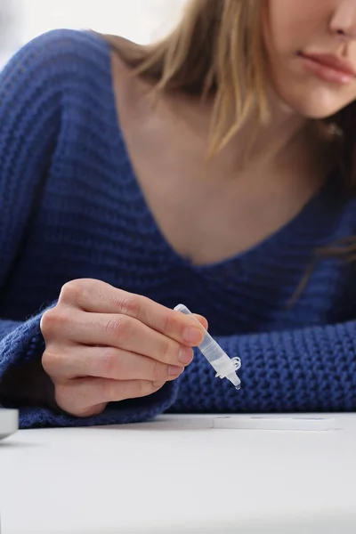 Covid Antigen Test Covid Heimtest Eine Frau Macht Hause Einen — Stockfoto