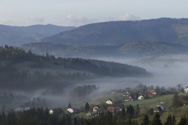 Morning fog in Polish mountains — Stock Photo, Image