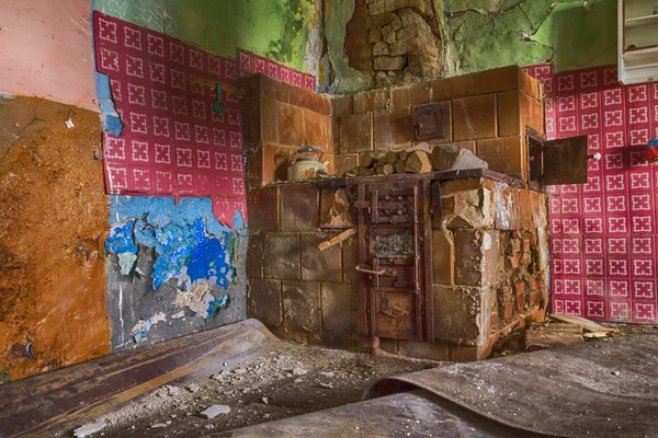 Casa abandonada en las montañas polacas — Foto de Stock