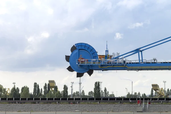 Roue de godet dans le port de Gdansk — Photo