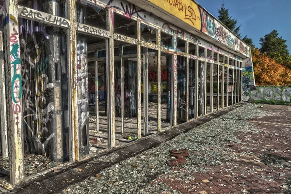 yok edilmiş, terk edilmiş bir koridor