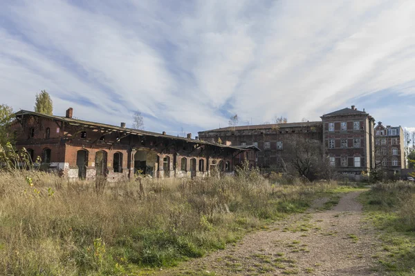 terk edilmiş fabrika, ekonomik kriz sembolü