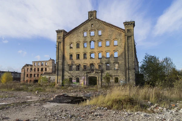 Fábrica abandonada, símbolo da crise económica — Fotografia de Stock