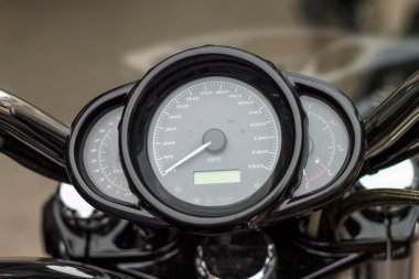 direksiyon motosiklet üzerinde hız göstergesi