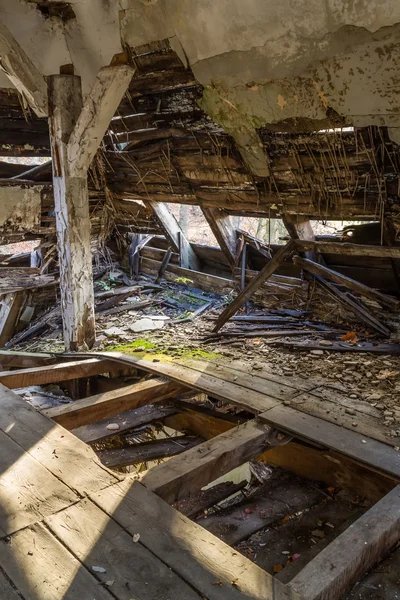 Eingestürzte Decke — Stockfoto