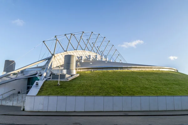 il tetto originale di un palazzetto dello sport