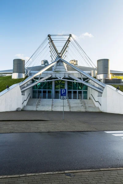 il tetto originale di un palazzetto dello sport