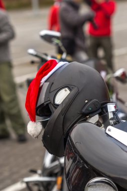 Bisiklet üzerinde Noel babalar
