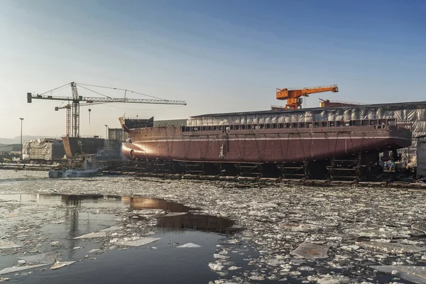 Launching the vessel — Stock Photo, Image