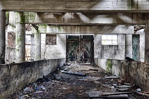 Destroyed barn — Stock Photo, Image