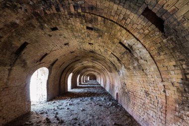 bir tuğla fabrikasında bake