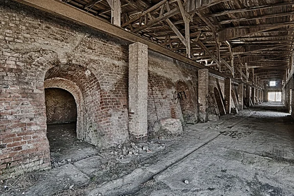 Bakken in een baksteen fabriek — Stockfoto