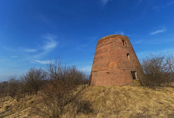 Molino de viento en ruinas —  Fotos de Stock