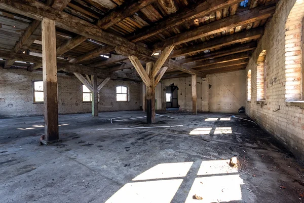 Destroyed warehouse — Stock Photo, Image