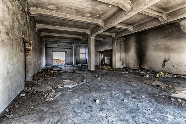 Zerstörte Lagerhalle — Stockfoto