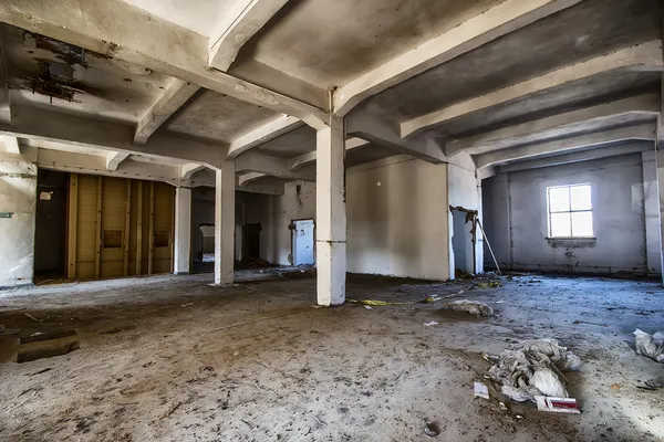 Destroyed warehouse — Stock Photo, Image