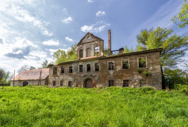 terk edilmiş ahır
