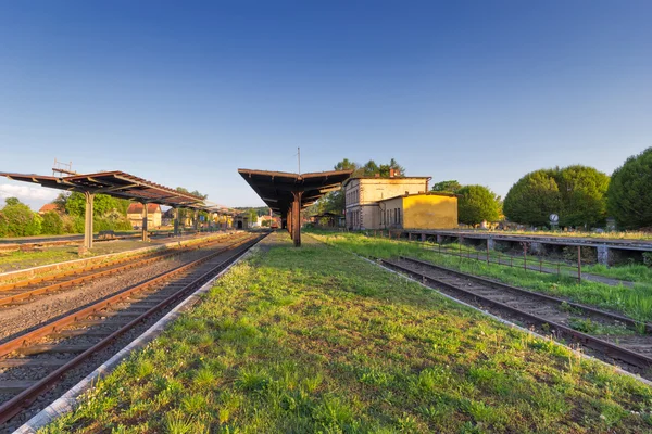 Förstörde järnvägsstation — Stockfoto