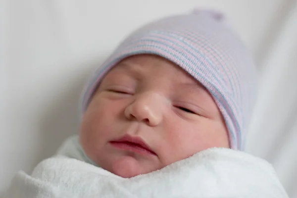 Newborn sleeping — Stock Photo, Image